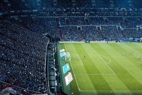 FIFA转播权争议-网坛巨星跨界献助攻！阿扎伦卡神传球助美国队大胜，全网炸锅